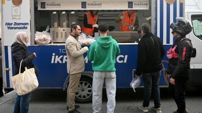 Kuşadalılar güne sıcak bir başlangıç yaptı