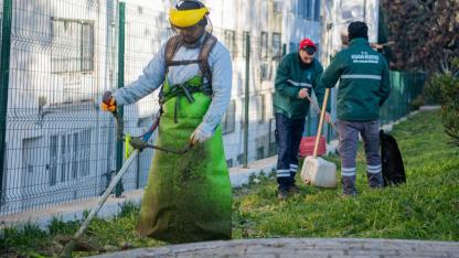 KUŞADASI BELEDİYESİ’NDEN BAKIM HAMLESİ: UZUN SÜREDİR İHMAL EDİLEN PARKLAR YENİLENİYOR