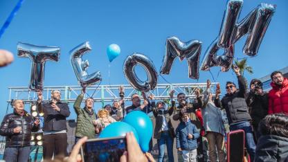 KUŞADASI’NDA SEVİNÇ BALONLARI SMA’LI TEOMAN BEBEK İÇİN UÇURULDU