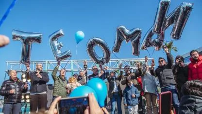 KUŞADASI’NDA SEVİNÇ BALONLARI SMA’LI TEOMAN BEBEK İÇİN UÇURULDU