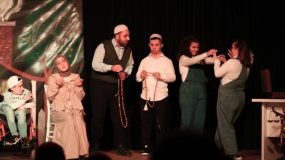 Osmangazi’de Engelli Bireyler Sahnede Usta Sanatçılara Taş Çıkarttı