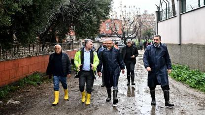 Sel baskınından zarar gören evlere Başkan Uysal’dan ziyaret