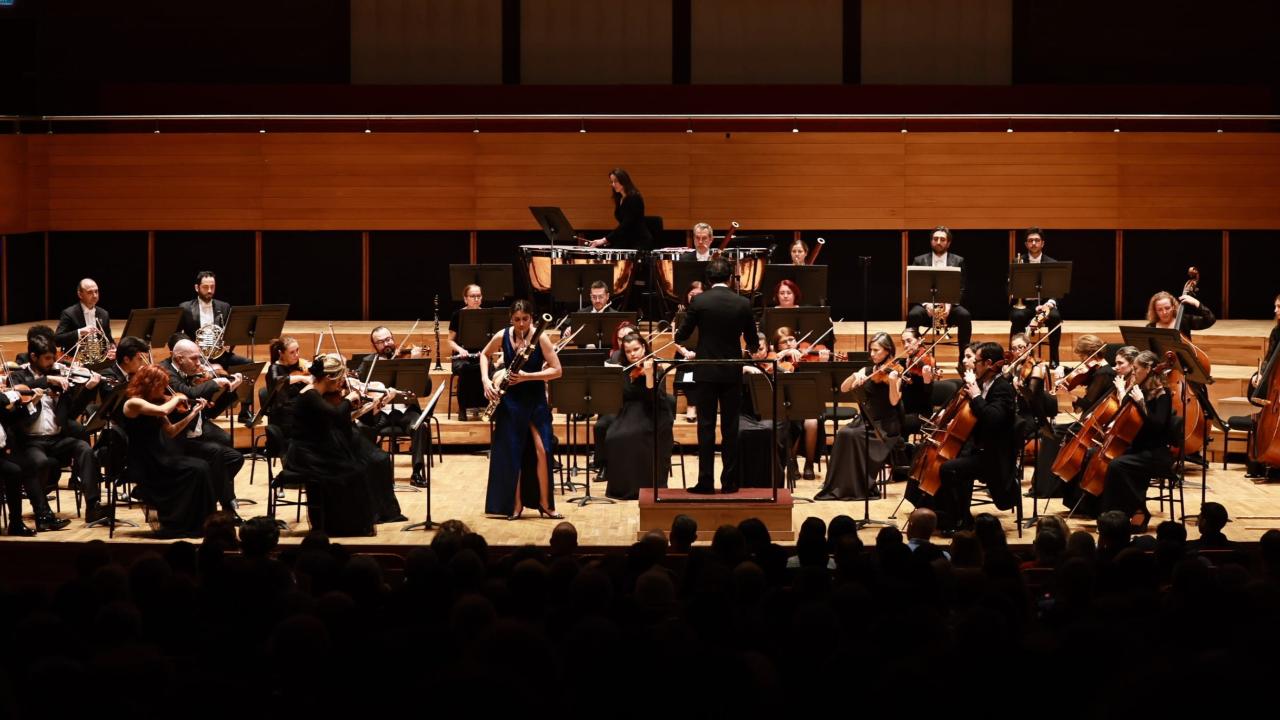 Sophie Dervaux, İzmirli müzikseverleri büyüledi