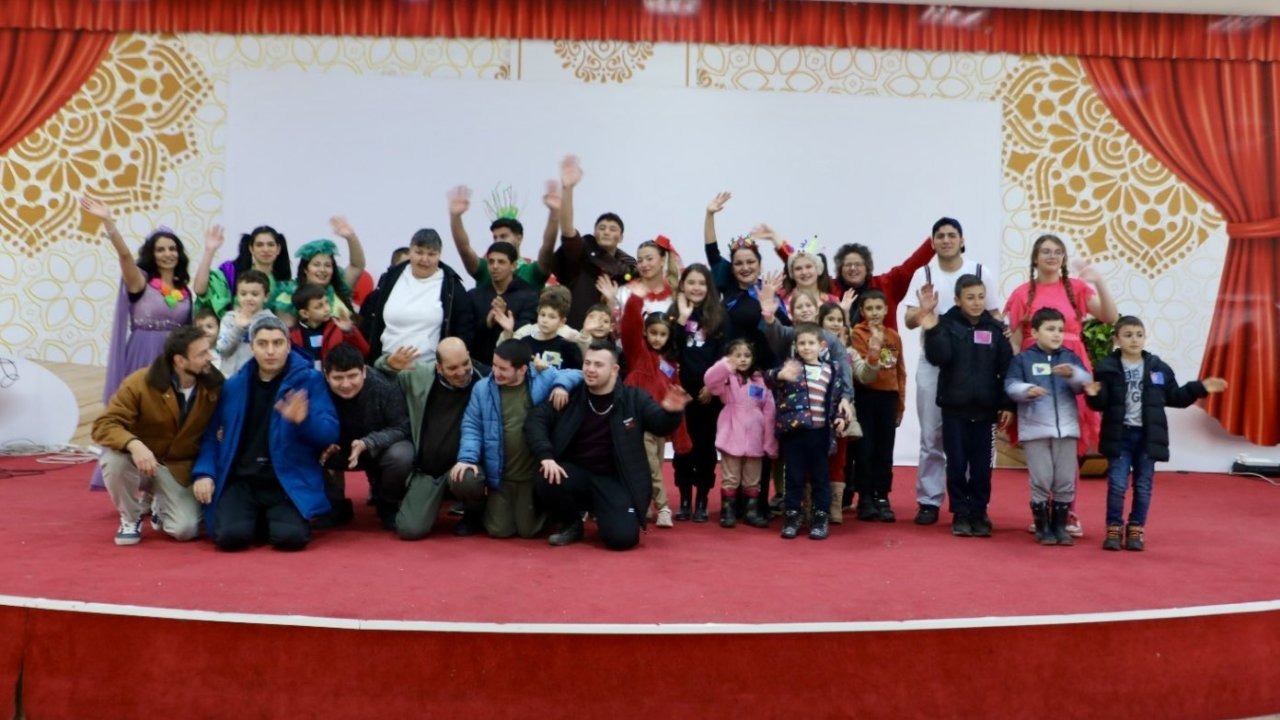 Yunusemre Belediyesi'nden Ara Tatilde Çocuklara Sağlıklı Beslenme Tiyatrosu