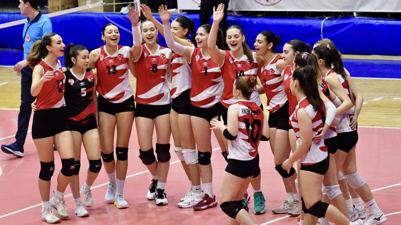 Yunusemre Belediyespor Kadın Voleybol Takımı Tarih Yazdı