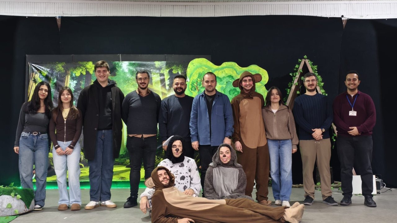 Burhaniye Belediyesi'nden Sömestr Tatili Hediyesi: Çocuklara Tiyatro Gösterisi