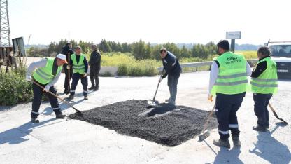 Çiğli’de Bahar Hareketliliği: Temizlikten Asfalta, Parklardan Budamaya Yoğun Mesai