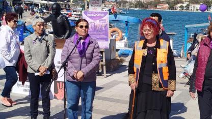 FOÇA’DA ÜSLUP KRİZİ ;  İLÇE BAŞKANINA AZAR, 8 MART’TA POLEMİK