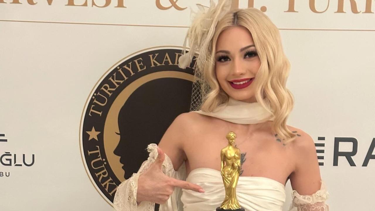 RAFFLES’TA YILDIZLAR GEÇİDİ: NEVİDE ÇİÇEK’E “İLHAM” ÖDÜLÜ!