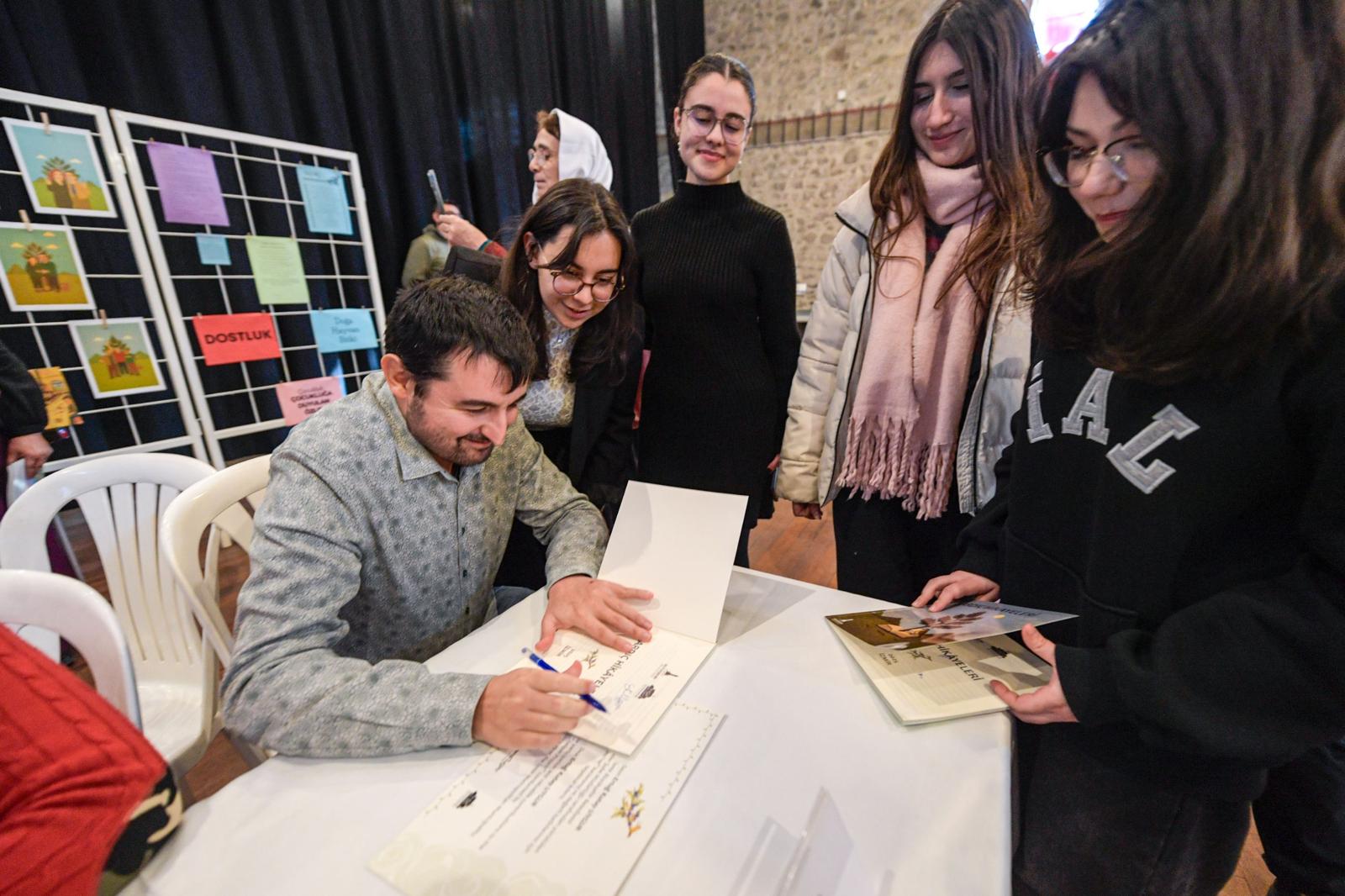 Birbirine tutunan hikâyeler: Ardıç Projesi kitaplaştı