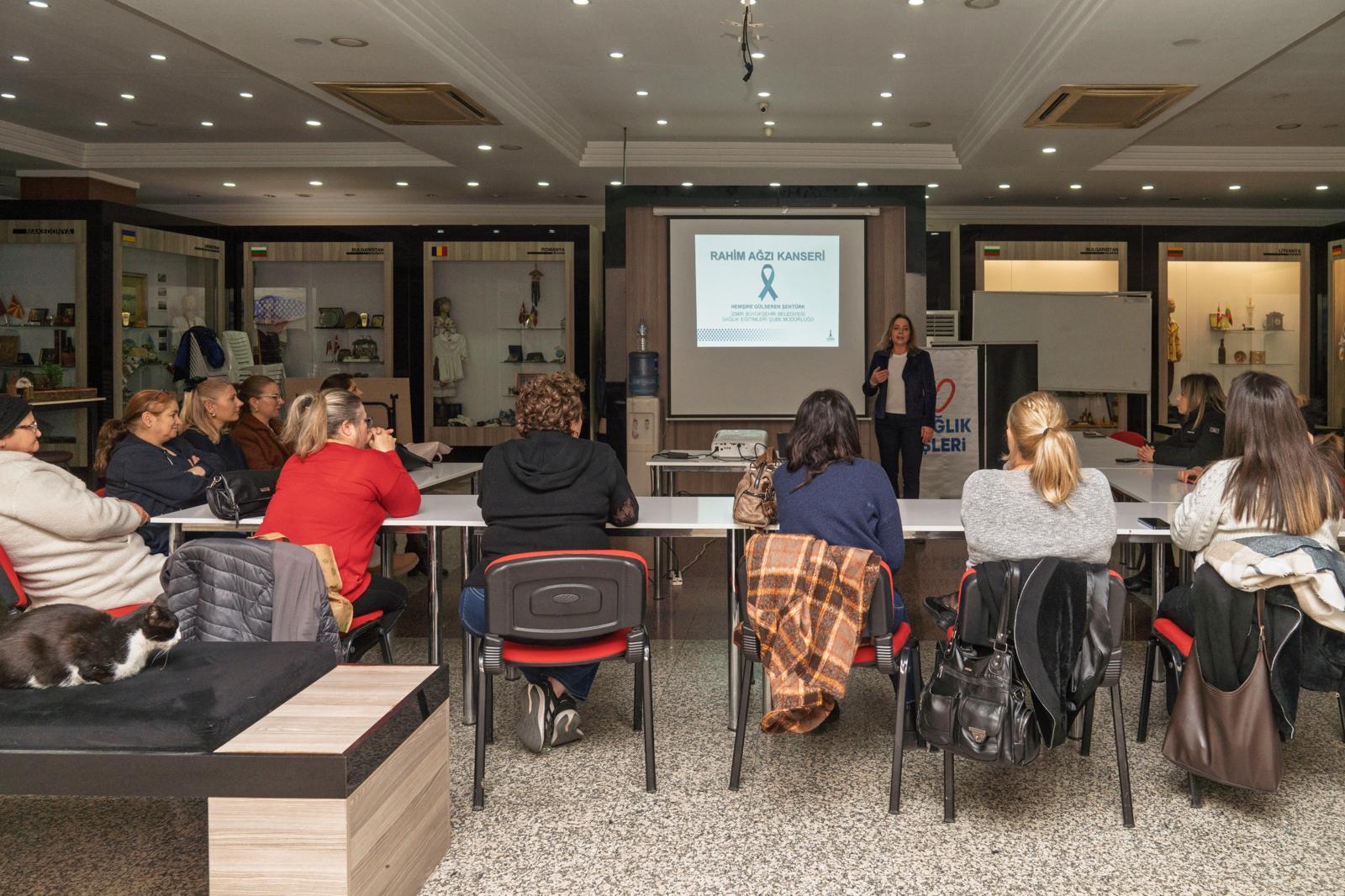 İzmirli yurttaşlar rahim ağzı kanserine karşı bilinçleniyor