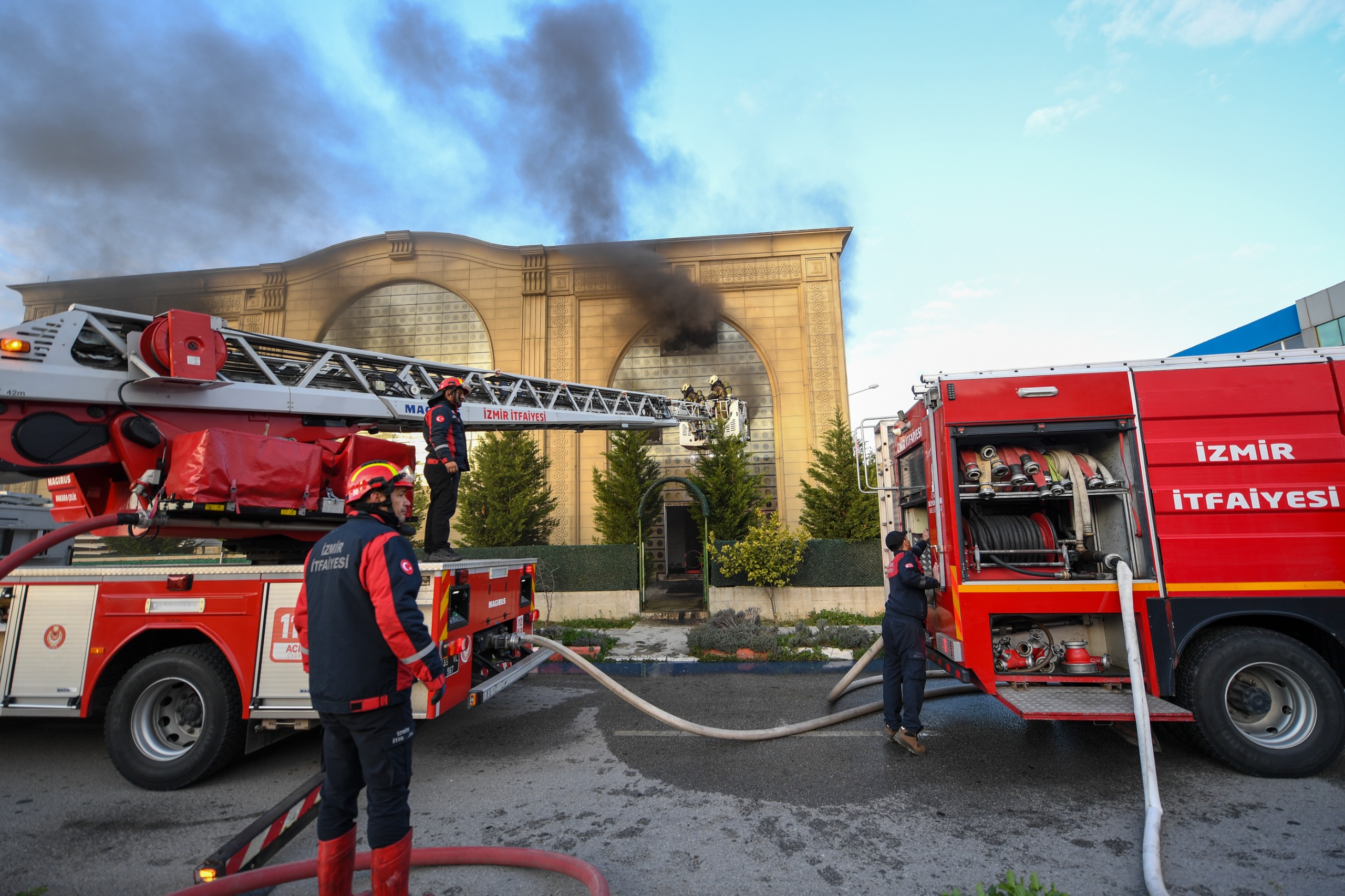 Fabrika yangını kısa sürede kontrol altına alındı