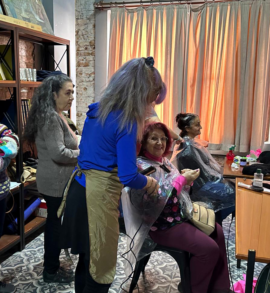 Yaşlı Evleri’nde kişisel bakım uygulaması