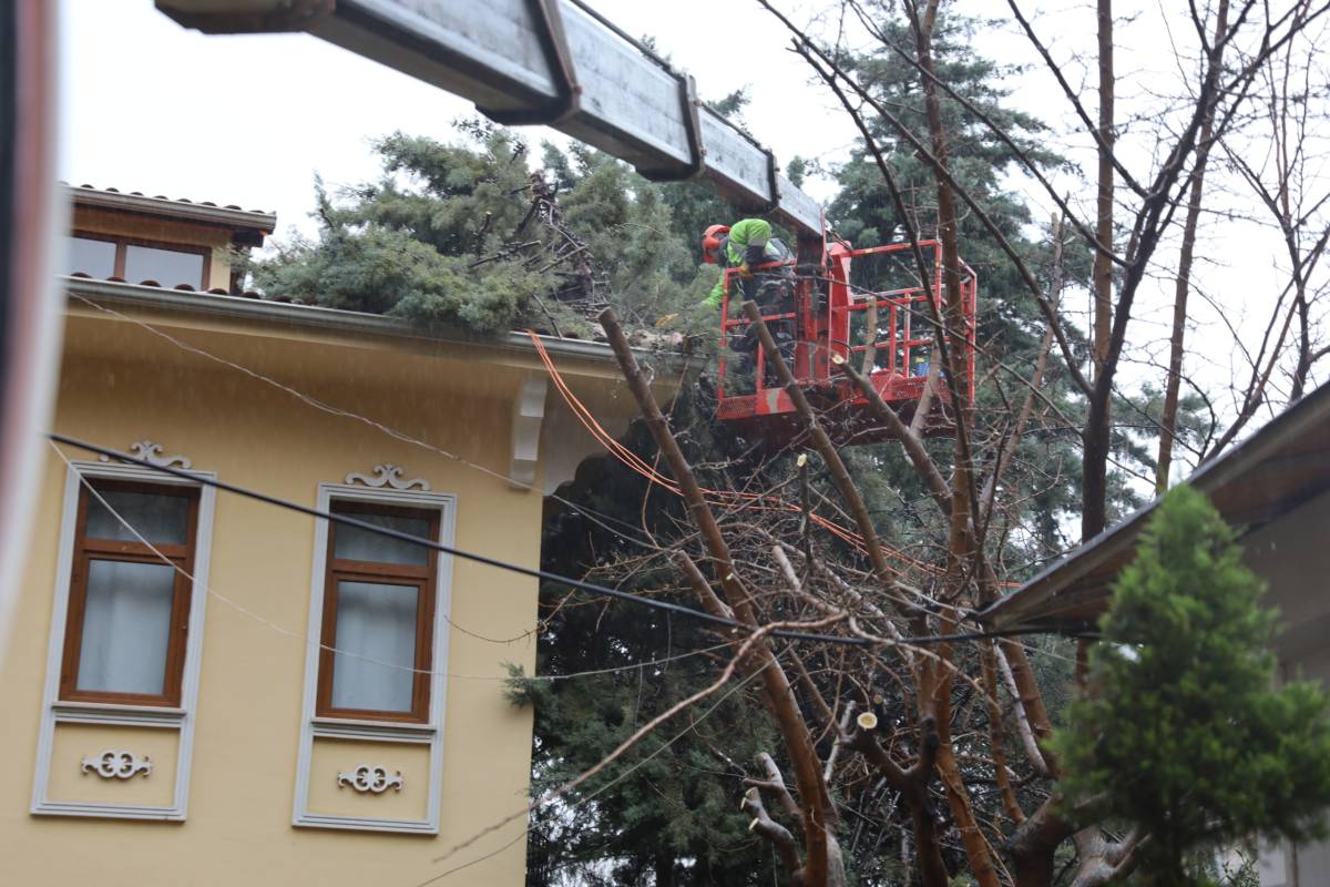 Bursa Büyükşehir Ekipleri, Şiddetli Rüzgara Karşı Sahada