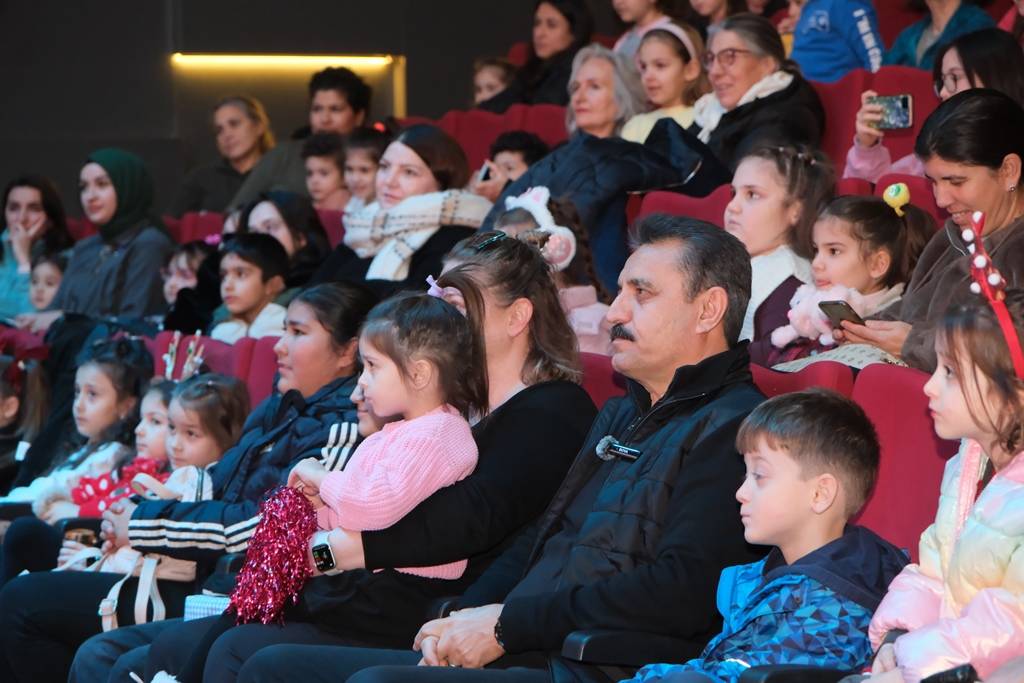 Başkan Adil Kırgöz Çocukların Tatil Sevincine Ortak Oldu