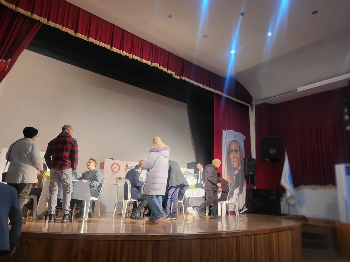 FOÇA’DA GÜVENİN ADI YİNE SEDAT ÖZDEMİR: SANDIKTAN