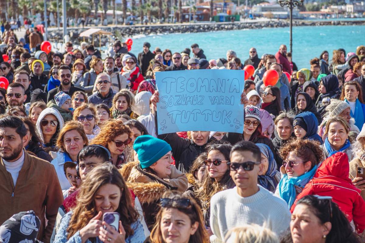 KUŞADASI’NDA SEVİNÇ BALONLARI SMA’LI TEOMAN BEBEK İÇİN UÇURULDU