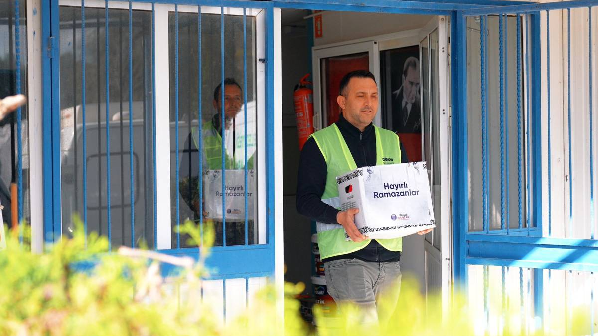 BAŞKAN HATİCE GENÇAY: “RAMAZAN’DA SOFRALARIMIZ PAYLAŞTIKÇA GÜZEL”