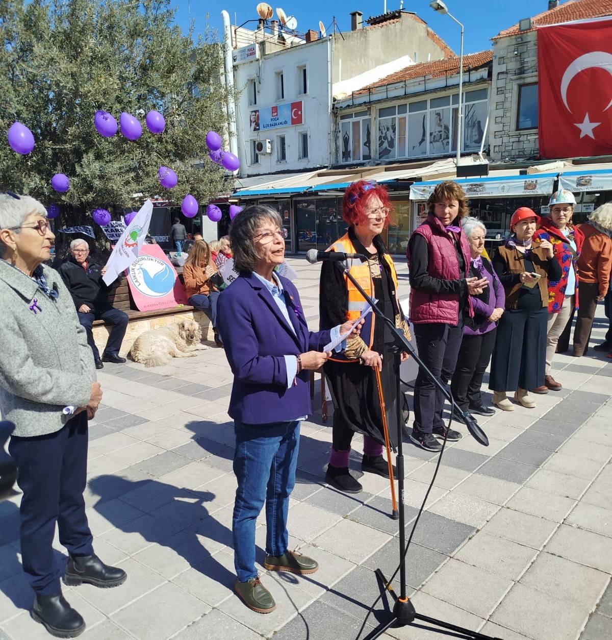 FOÇA’DA ÜSLUP KRİZİ ;  İLÇE BAŞKANINA AZAR, 8 MART’TA POLEMİK