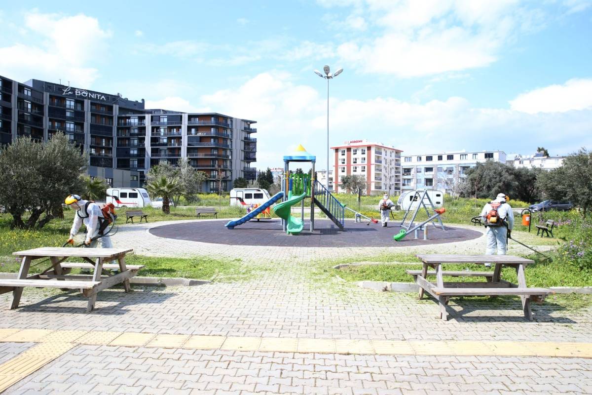 Çiğli’de Bahar Hareketliliği: Temizlikten Asfalta, Parklardan Budamaya Yoğun Mesai