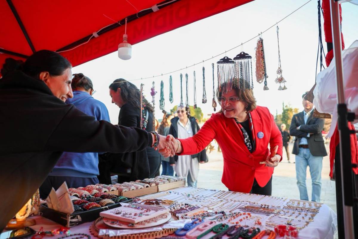 DİDİM’DE EMEKÇİ KADINLAR PAZARI KENT MEYDANI’NDA AÇILDI