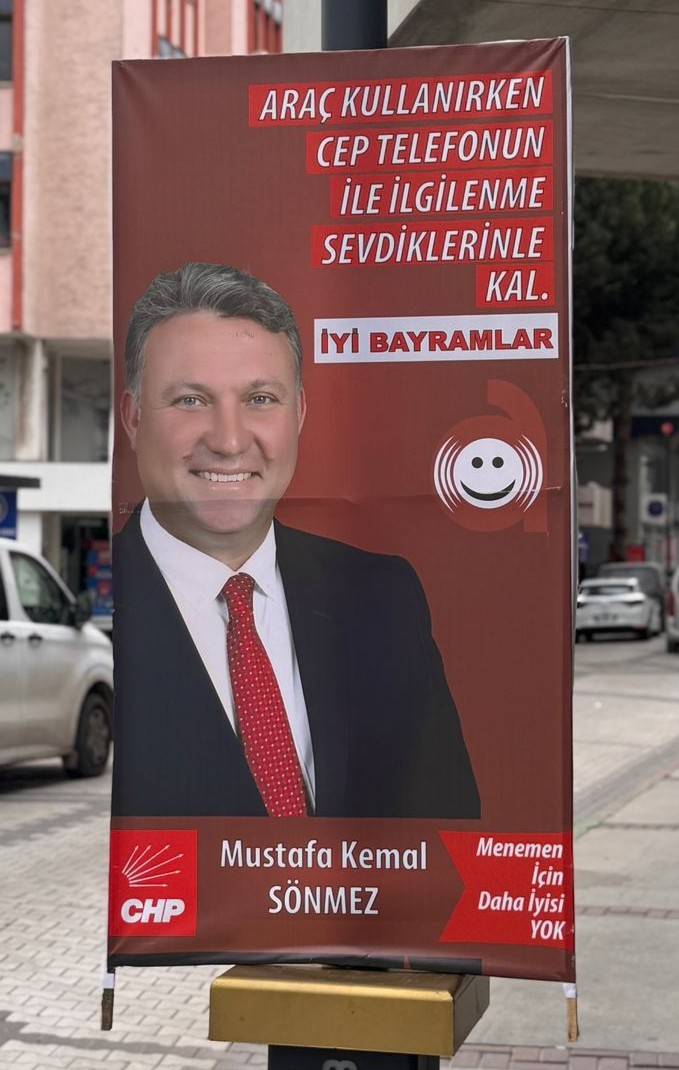 BELEDİYECİLİKTE NEZAKET, AFİŞLERLE BİRLİKTE SÖKÜLÜP ATILMAMALI!