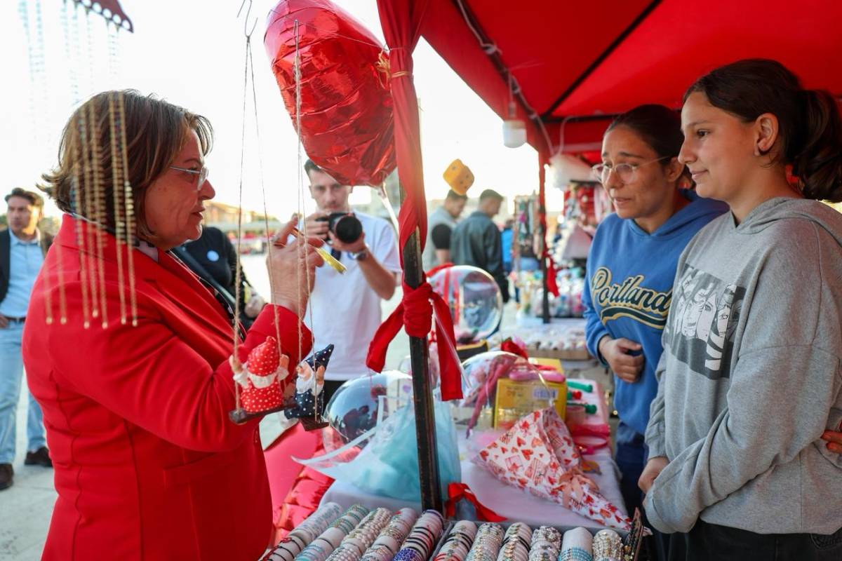 DİDİM’DE EMEKÇİ KADINLAR PAZARI KENT MEYDANI’NDA AÇILDI
