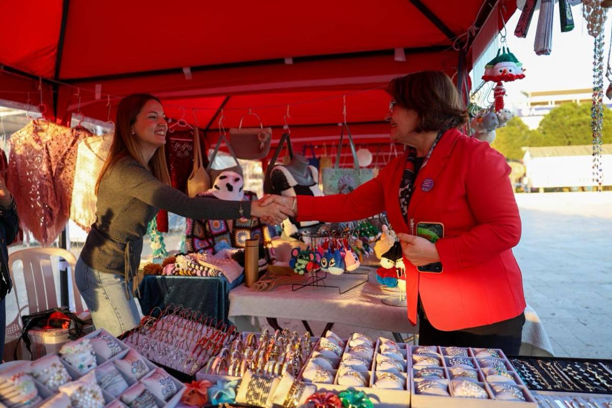 DİDİM’DE EMEKÇİ KADINLAR PAZARI KENT MEYDANI’NDA AÇILDI