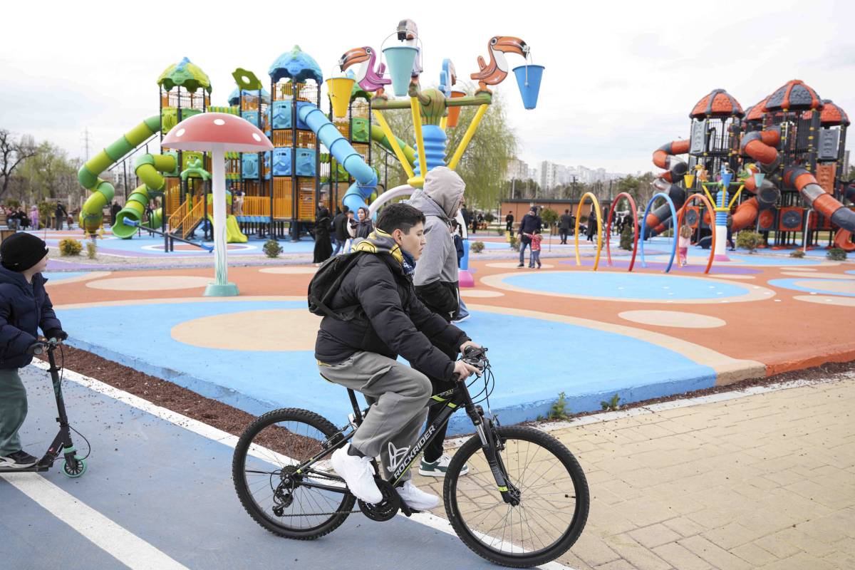 BAŞKENTLİLER BAYRAMIN TADINI BÜYÜKŞEHİR’İN PARKLARINDA ÇIKARDI