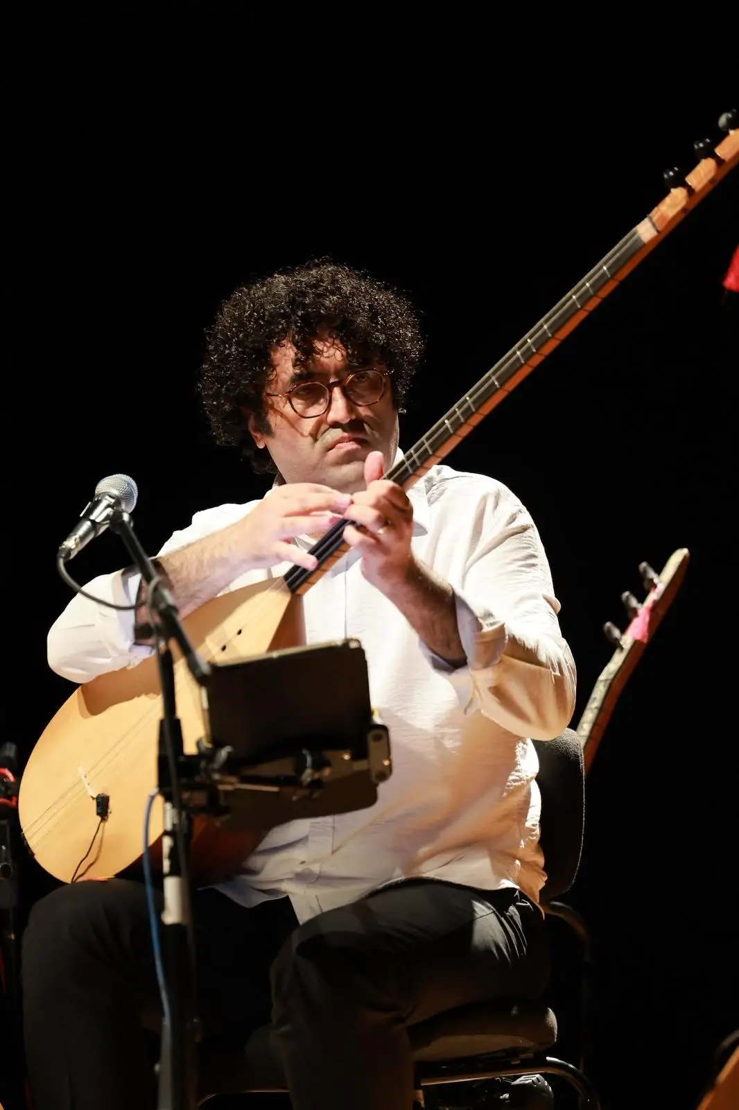 Erdem Şimşek dinleyenleri büyüledi: Saznâme konseri İzmir'de büyük ilgi gördü