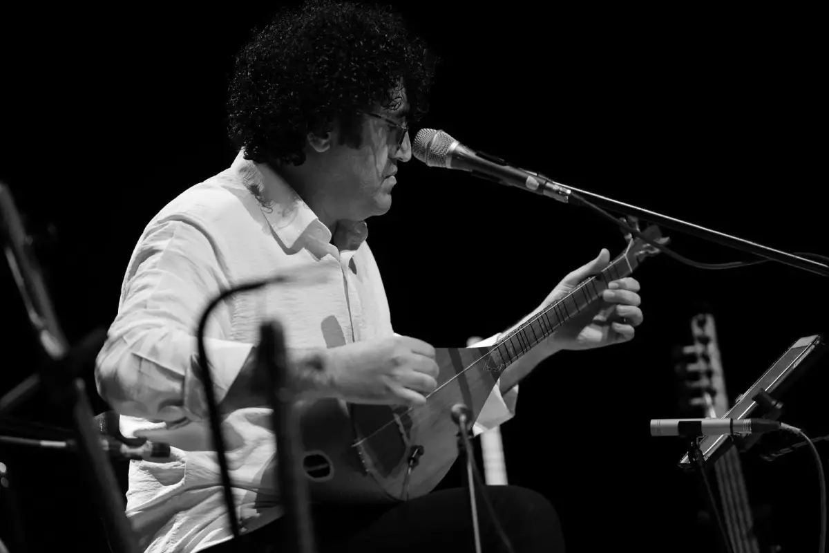 Erdem Şimşek dinleyenleri büyüledi: Saznâme konseri İzmir'de büyük ilgi gördü