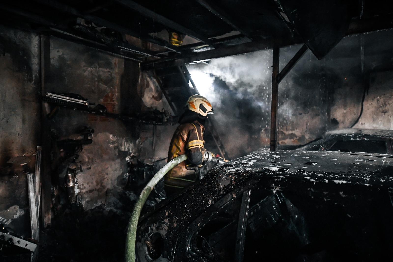 Buca’da depo yangını kısa sürede söndürüldü