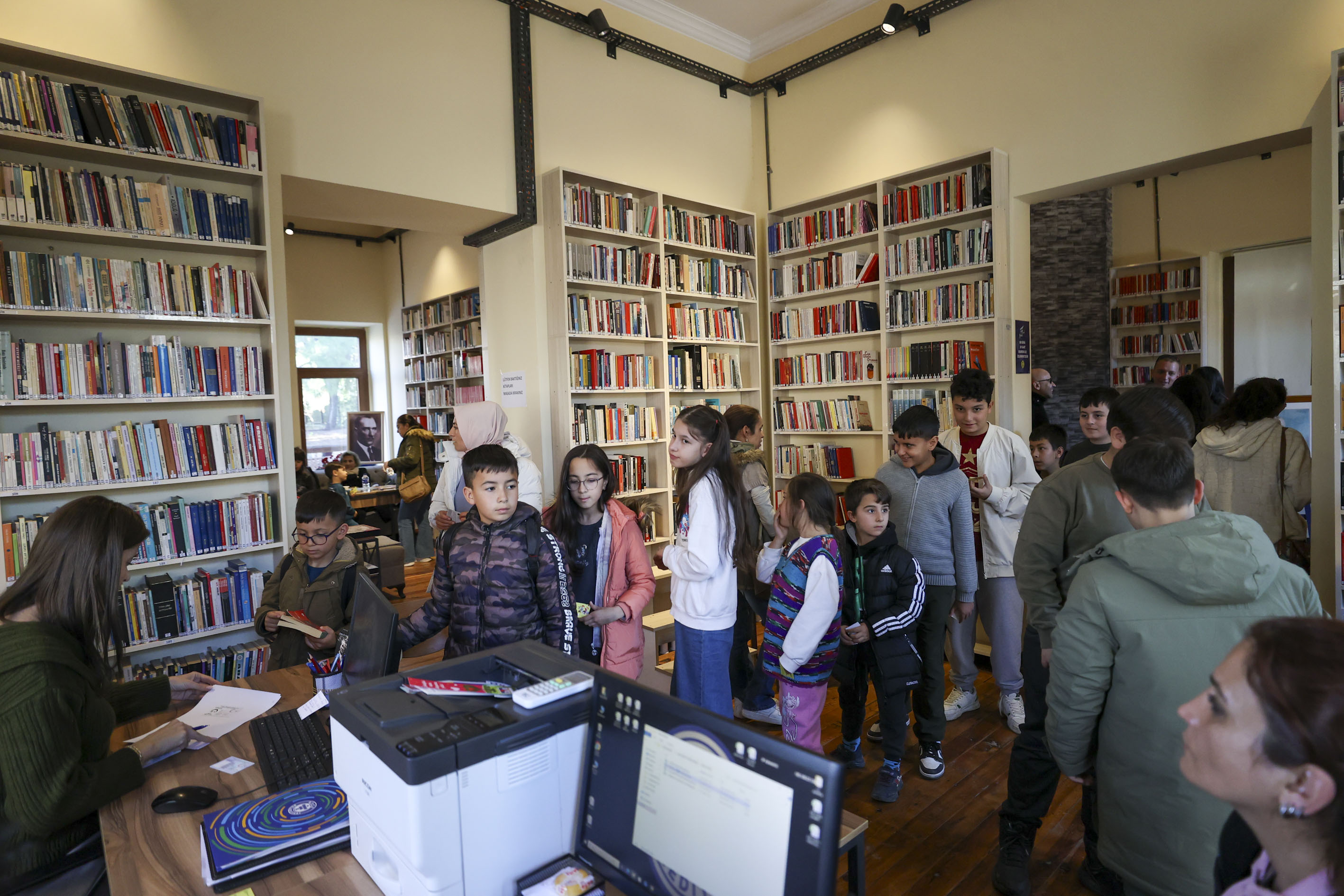 Bucalı çocuklar Cumhuriyet Kütüphanesi’ni keşfetti