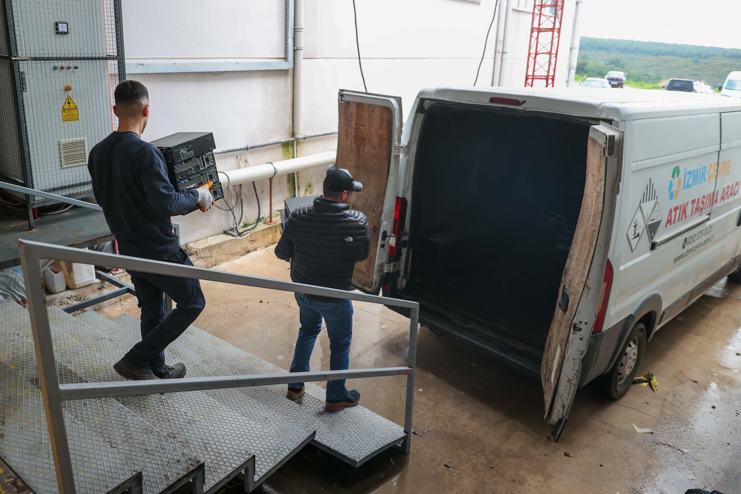 Buca’da atık elektrikli ve elektronik eşyalar geri dönüşüme kazandırılıyor