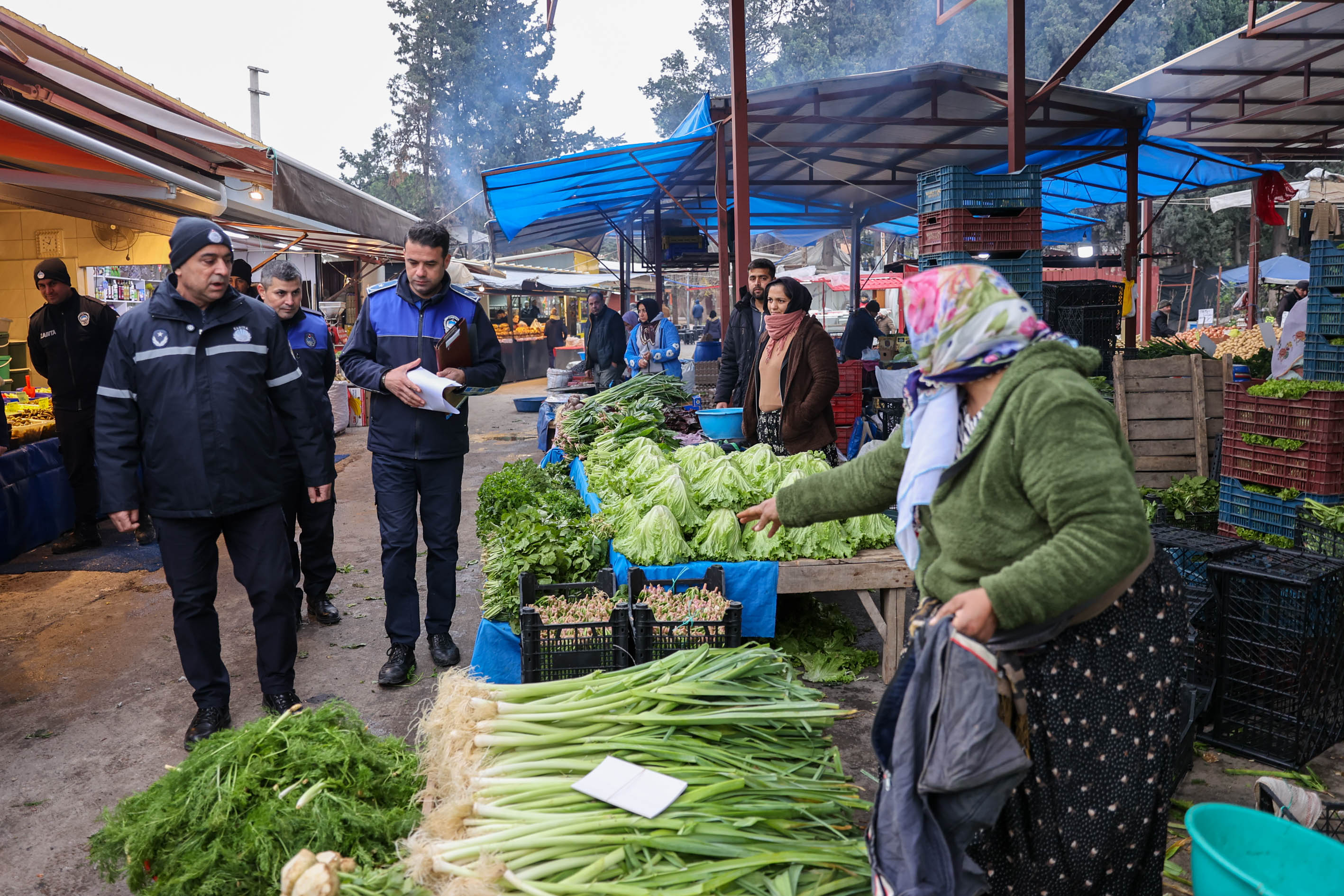 Buca Belediyesi’nden pazar yerlerinde “kayıt dışı” operasyonu