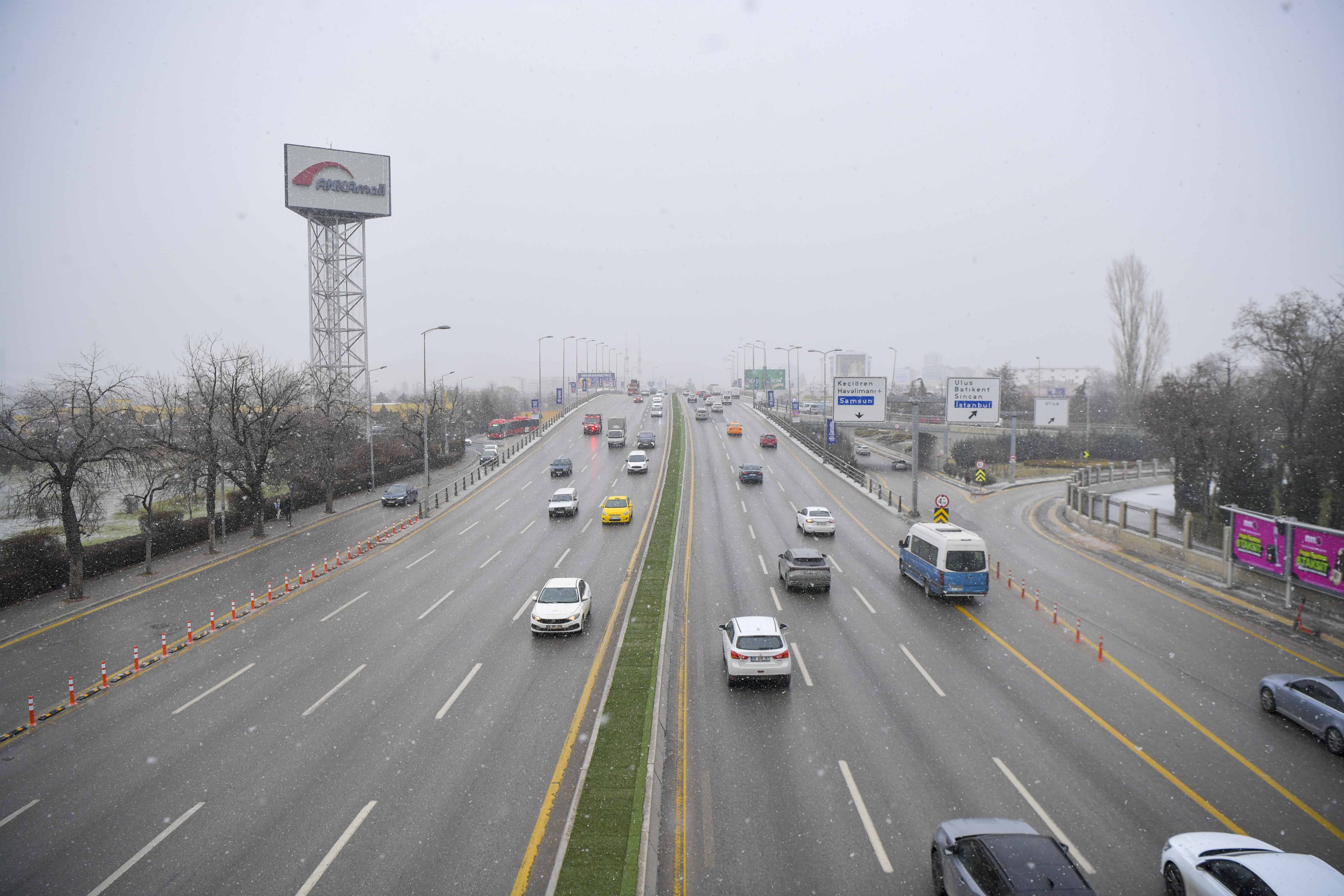 ABB AVM önlerinde oluşan trafik sorununu çözmek için sahada