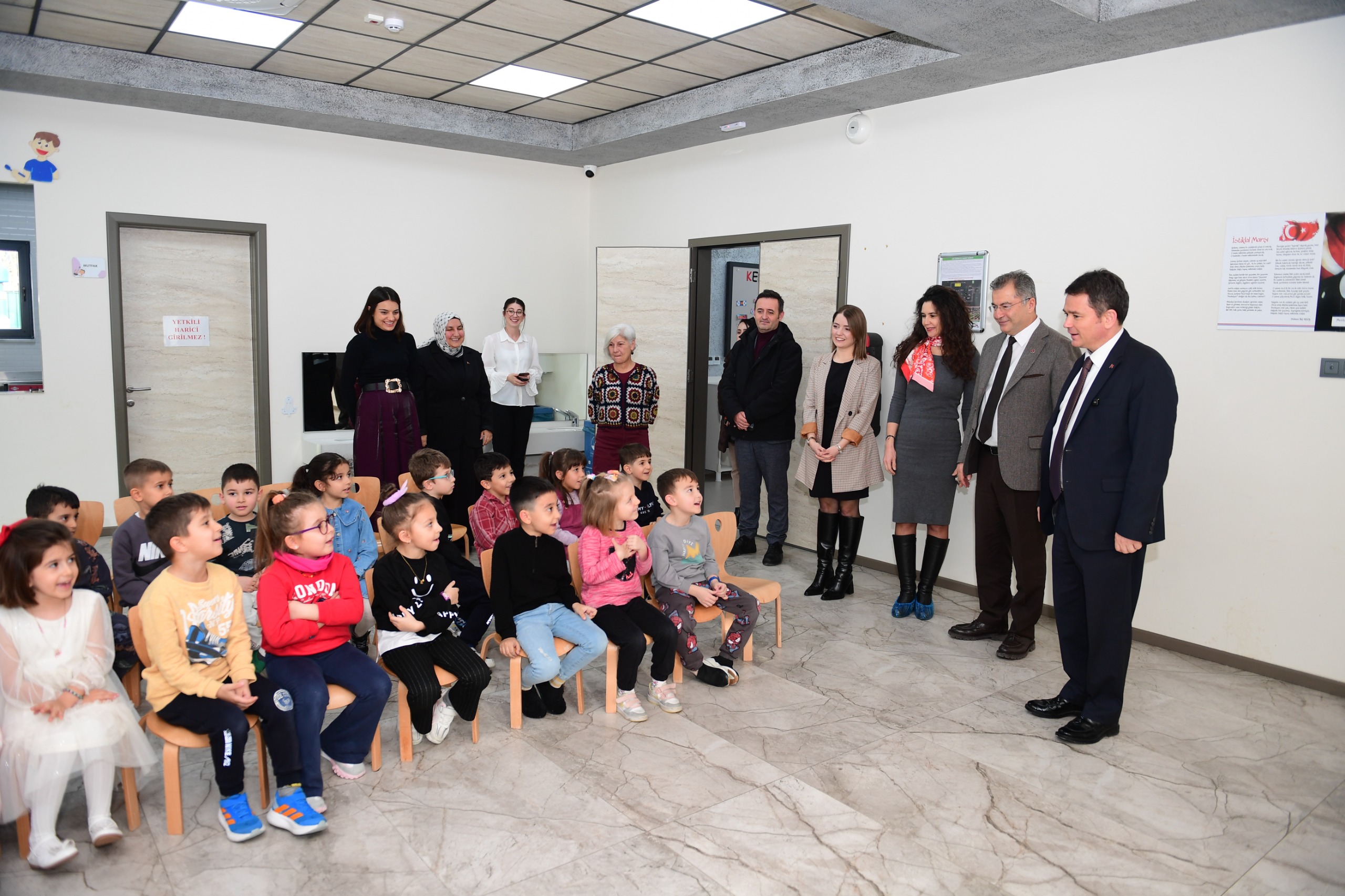 Çocukların Karnelerini Başkan Erkan Aydın Verdi