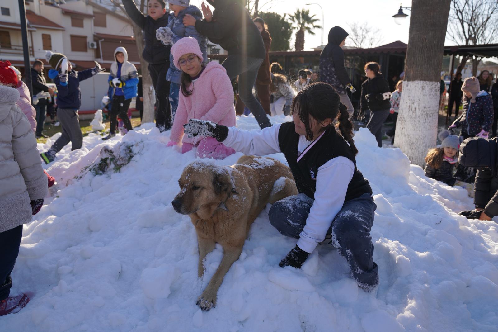 Miniklerin neşesi Hizmet Noktası’nı ısıttı.