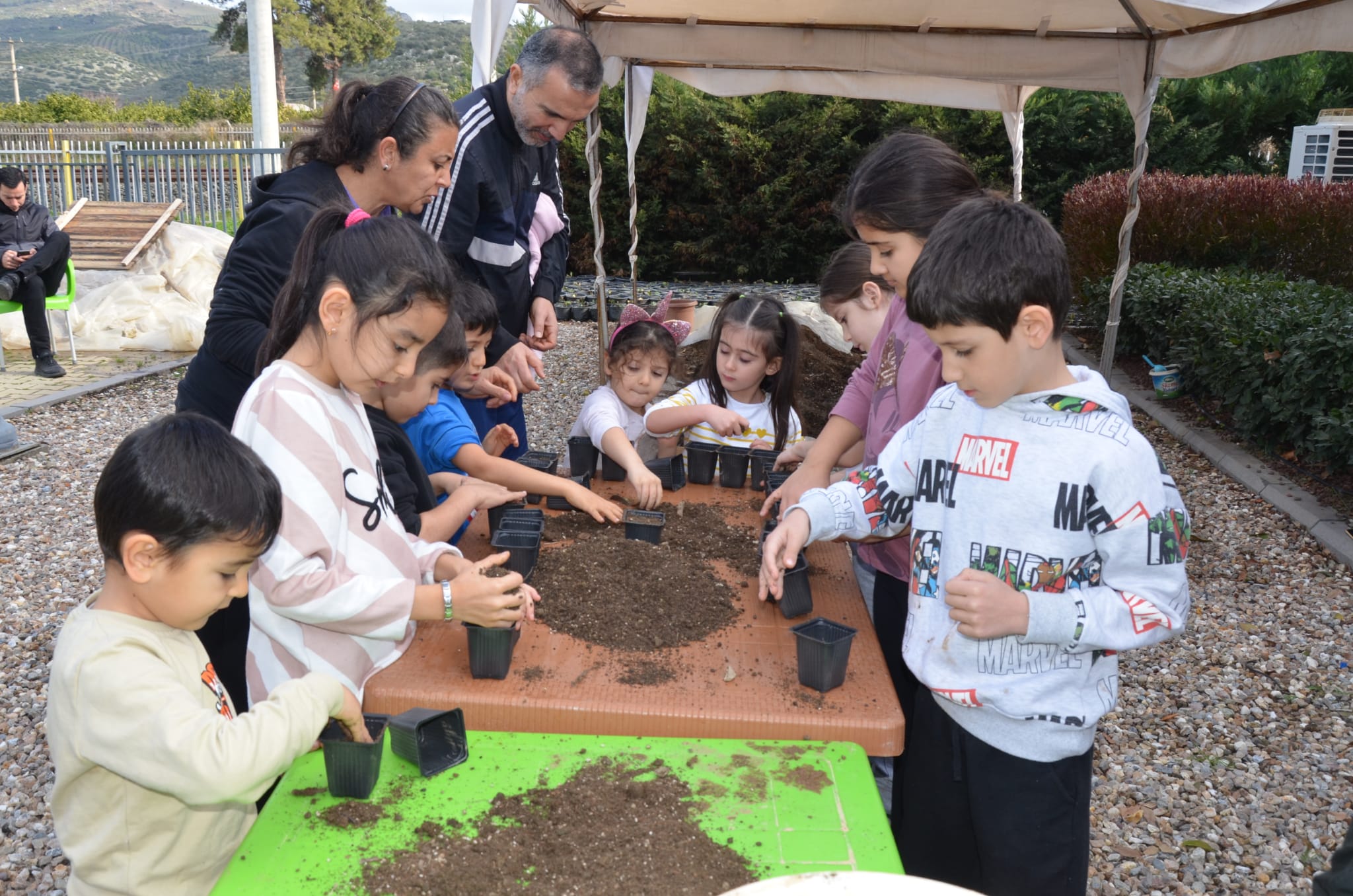 Üretici Pazarında çocuklara tohum, ailelerine sirke yapım atölyesi