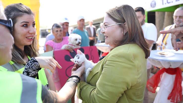 Didim'in “Hayvan Dostu” Başkanı'na çirkin saldırı: Sevgimizi şiddetle yıkamazsınız!